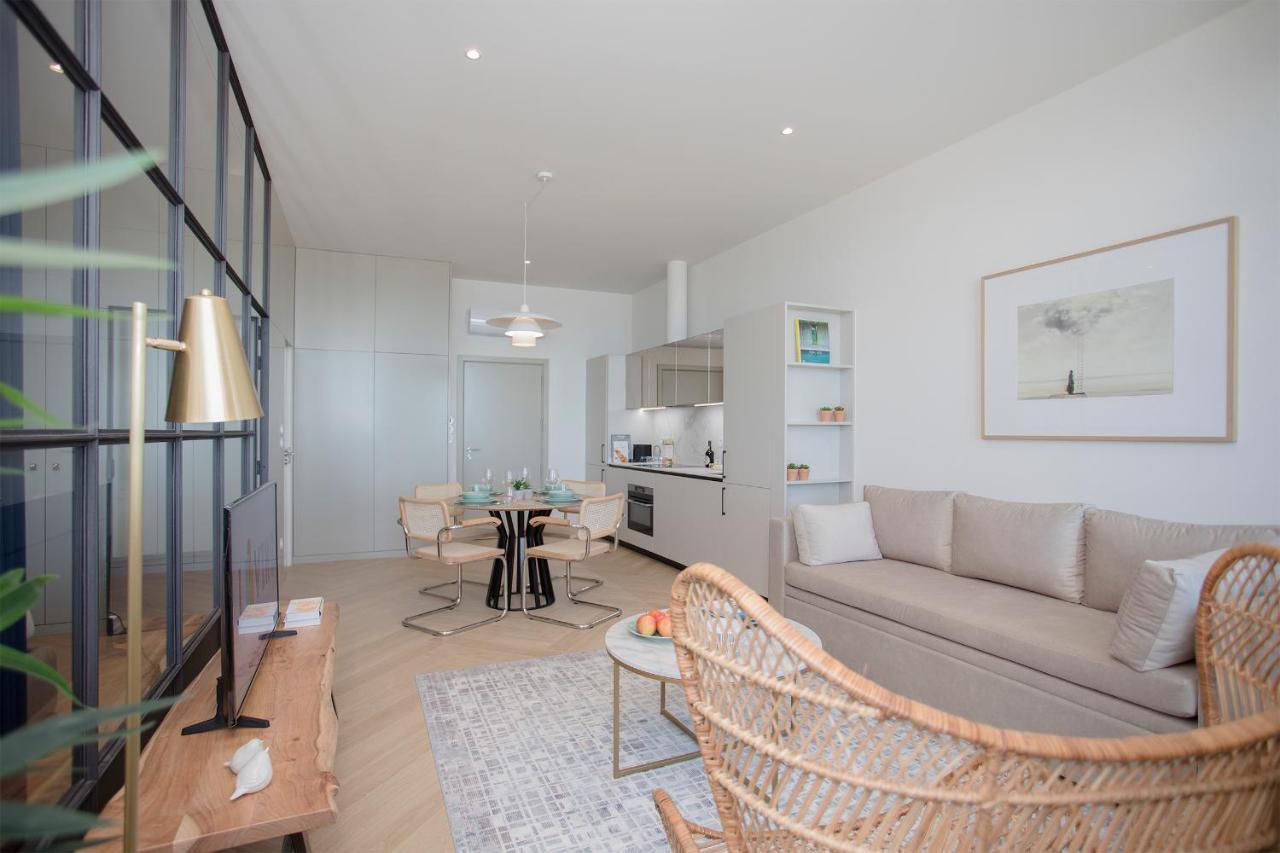Liiiving In Porto - Luxury Beachfront Apartments Buitenkant foto