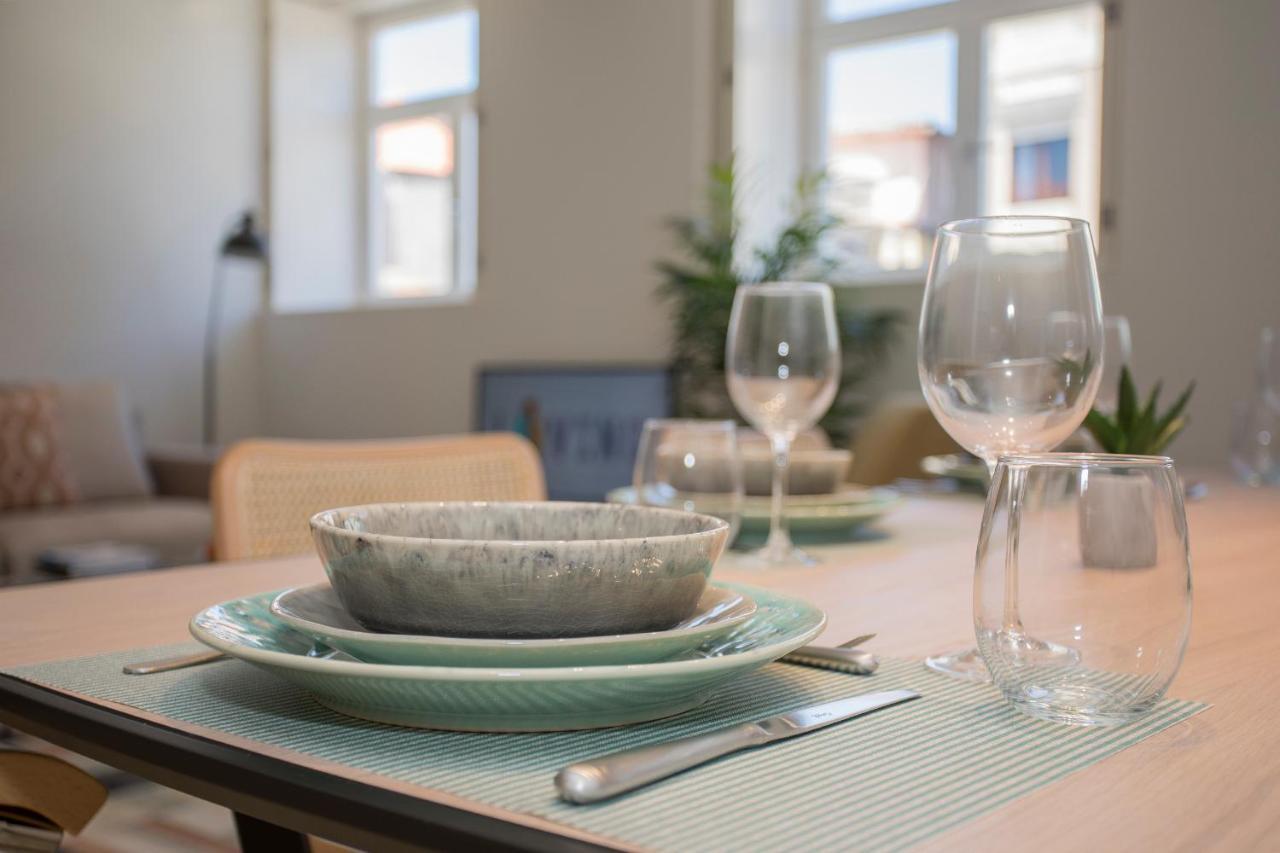 Liiiving In Porto - Luxury Beachfront Apartments Buitenkant foto
